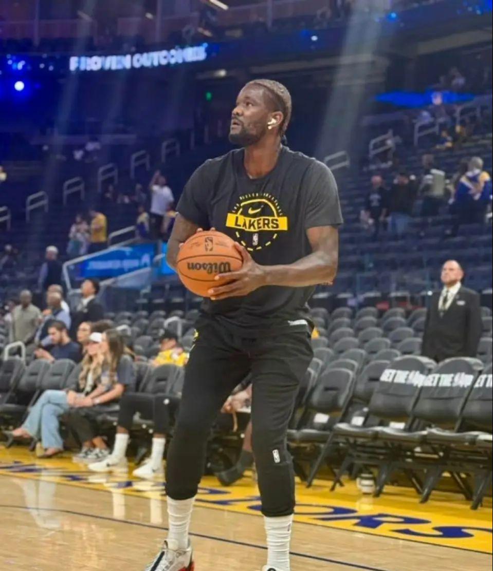 乐鱼登陆网站-太难了!数据全面落后,正负值-49+全队最差,艾顿,能硬一点吗?