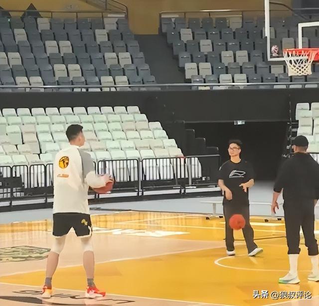 乐鱼app下载-胡金秋重返俱乐部训练引热议!王博:必须强制让他休息几天