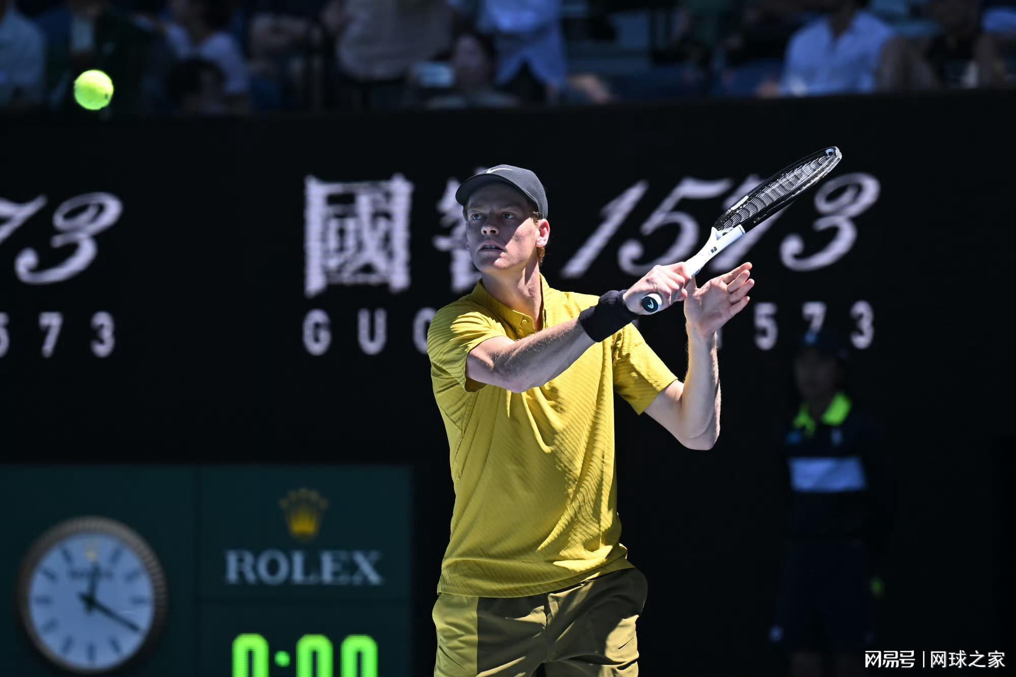 乐鱼体育登陆-罗德拉沃尔球场关闭顶棚引争议，是公平还是干预