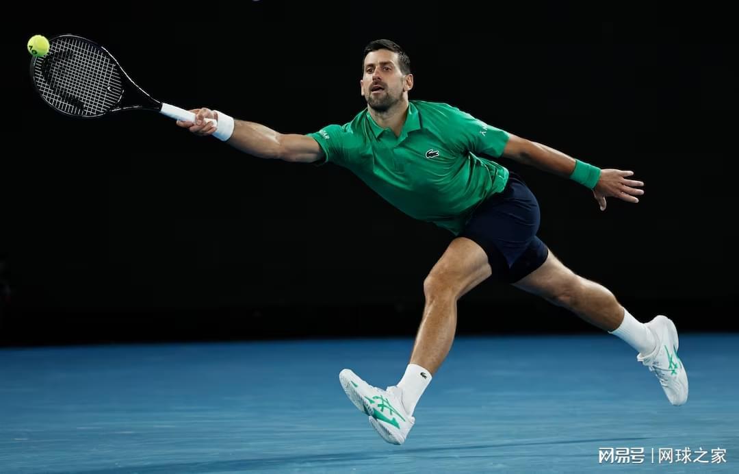 乐鱼官网-德约泄愤险些击中球童，主裁网开一面才避免被再次判负